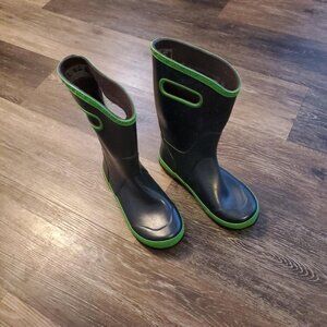 Youth Bogs Rain Boot Size 5. Navy Blue w/Green trim, Mid Calf, Excellent Con!